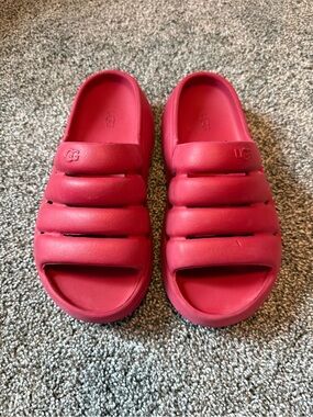 UGG Red sport yeah Sandals